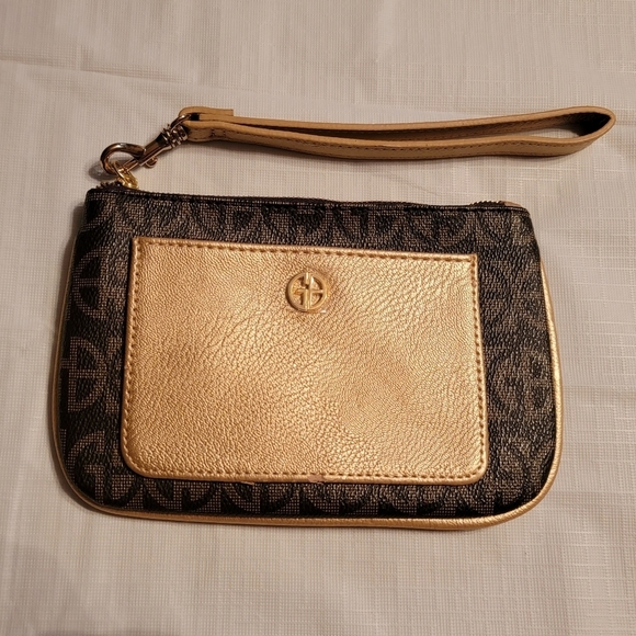 Giani Bernini Handbags - Giani Bernini Signature Logo Gold Brown Wristlet NWOT